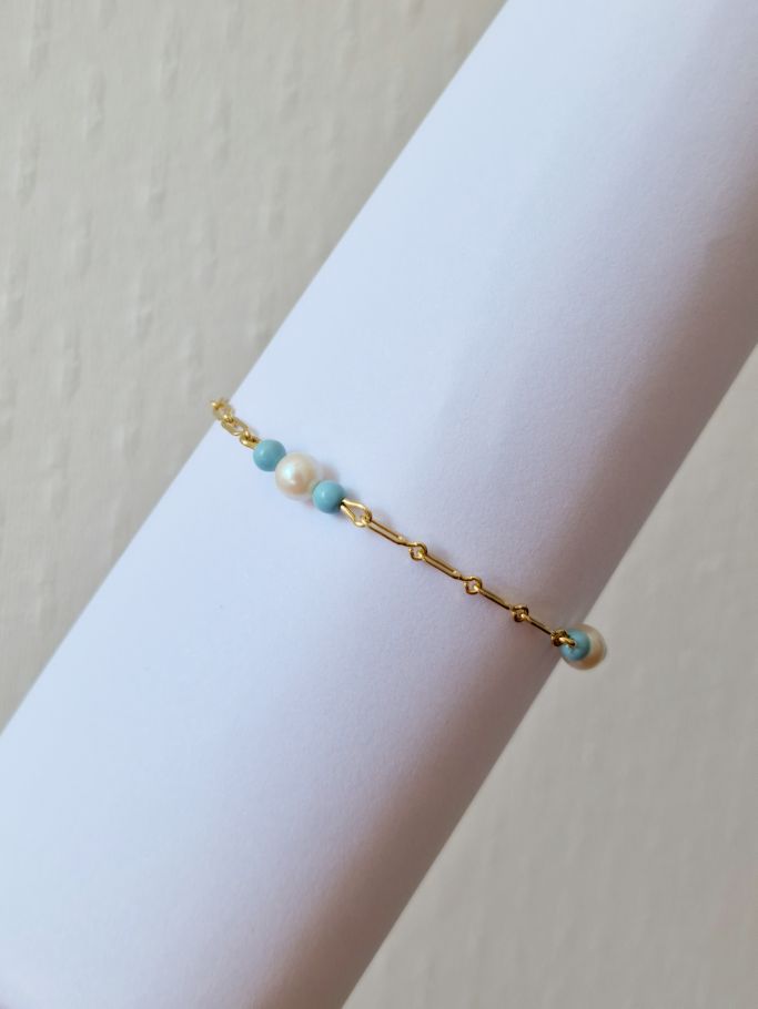 Vintage Gold Plated Paperclip Chain Bracelet with Faux Pearls and Blue Beads