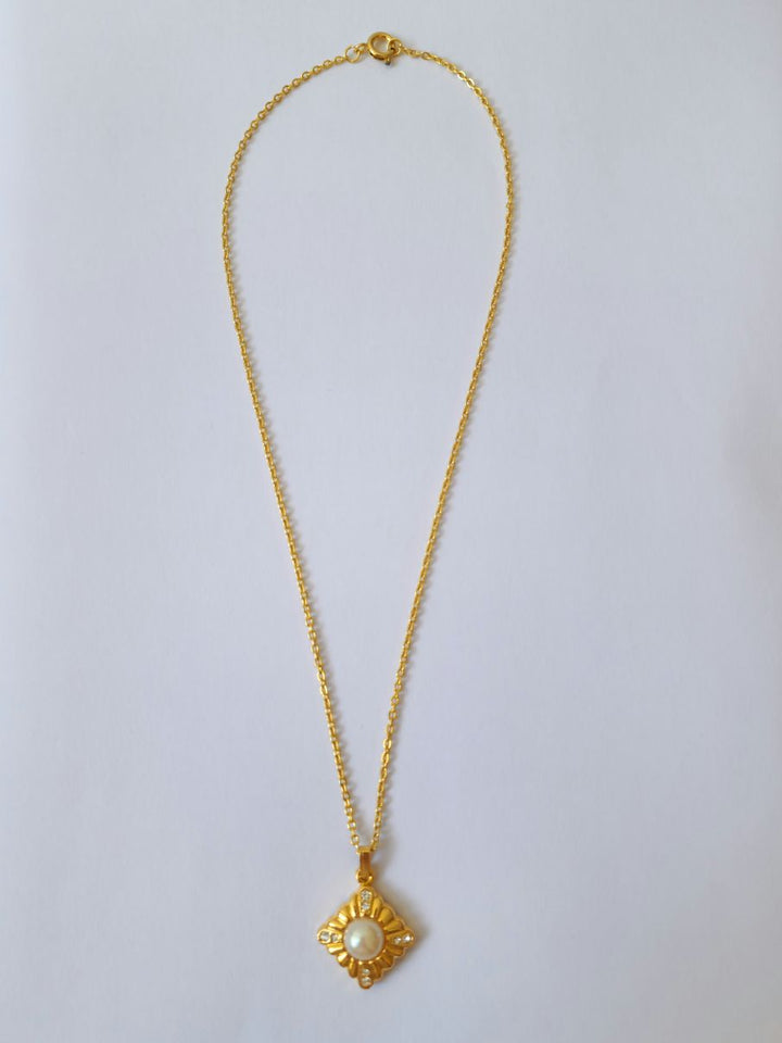 Vintage Gold Plated Thin Cable Chain Pendant Necklace with Pearl and Crystals