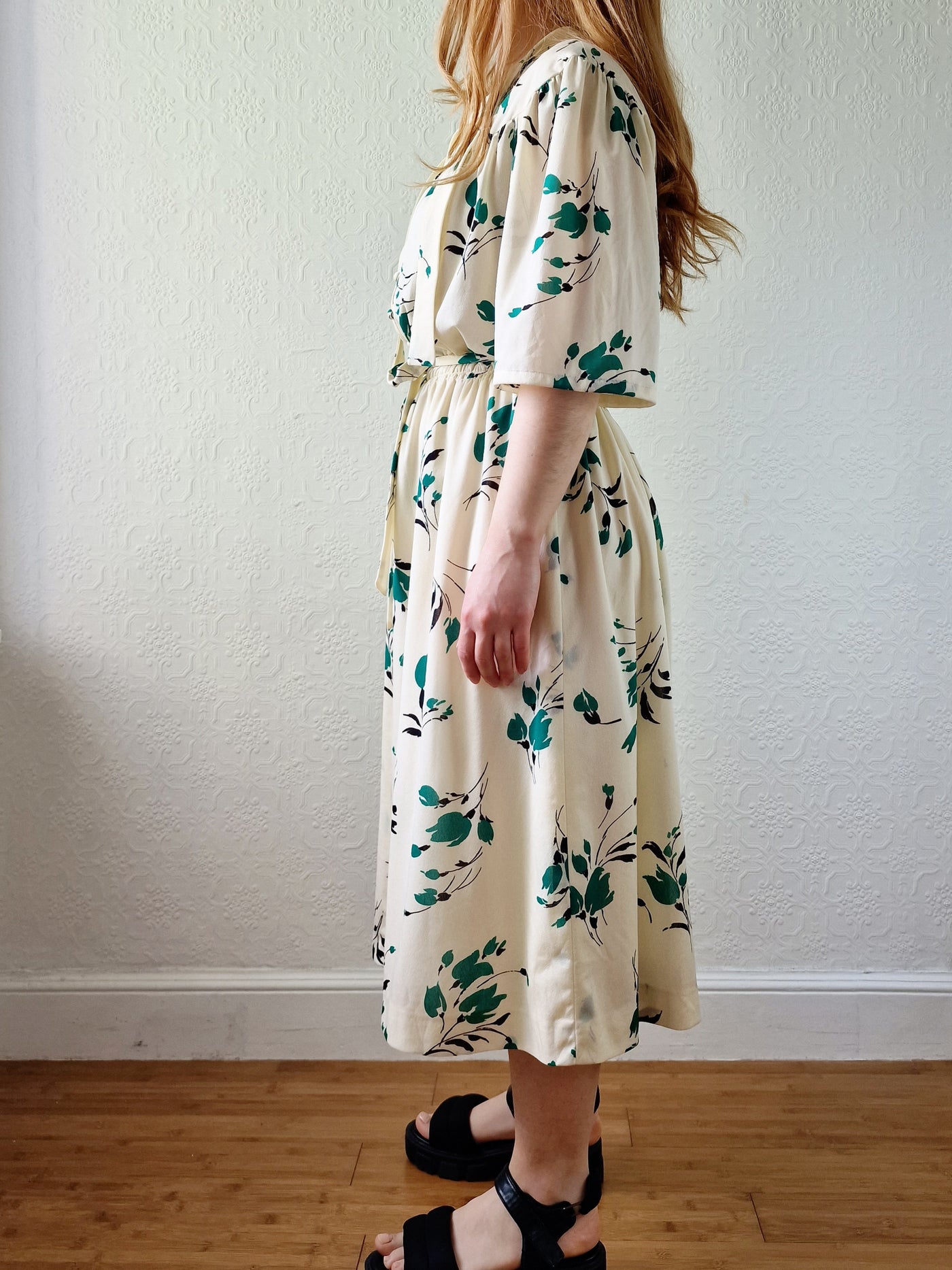Vintage 70s Cream Floral Midi Dress with Short Sleeves - M/L