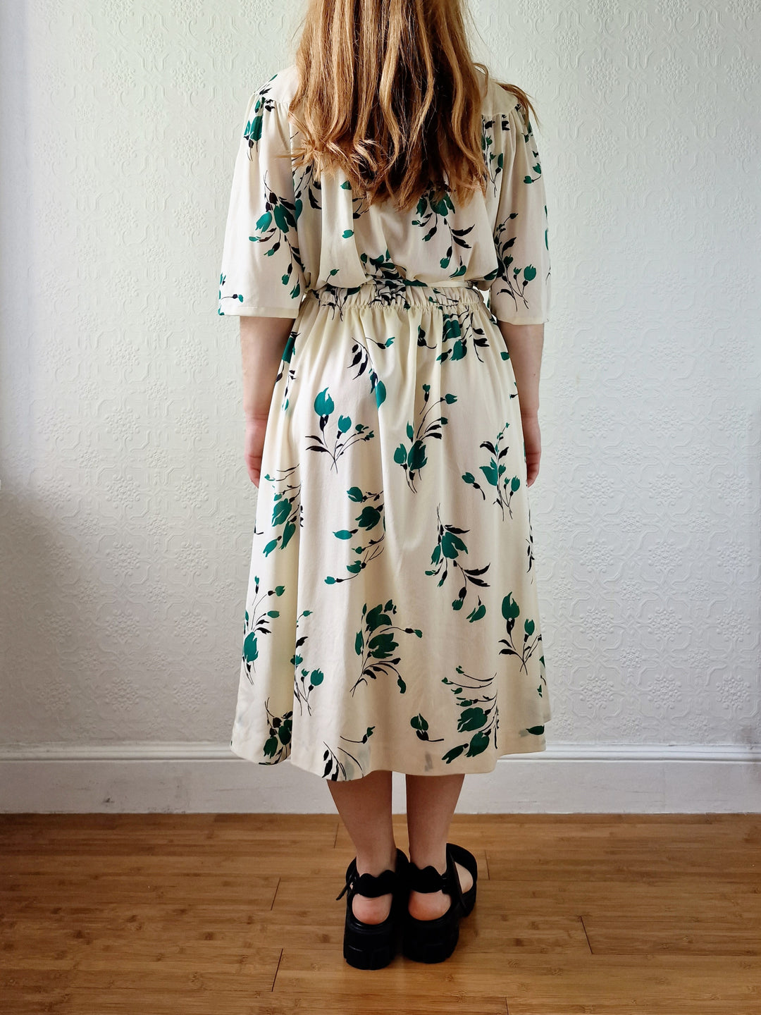 Vintage 70s Cream Floral Midi Dress with Short Sleeves - M/L