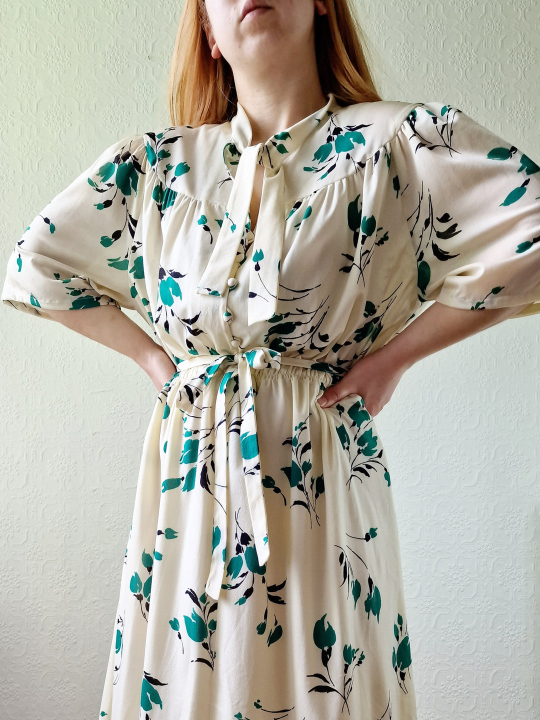 Vintage 70s Cream Floral Midi Dress with Short Sleeves - M/L