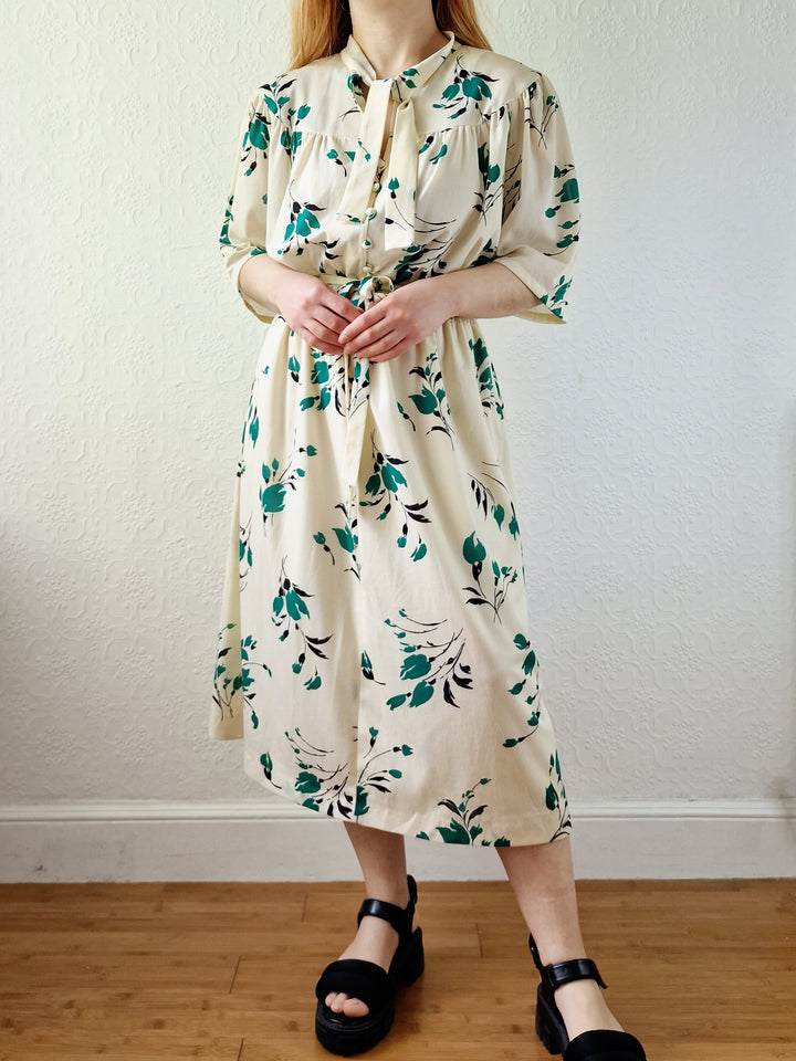 Vintage 70s Cream Floral Midi Dress with Short Sleeves - M/L