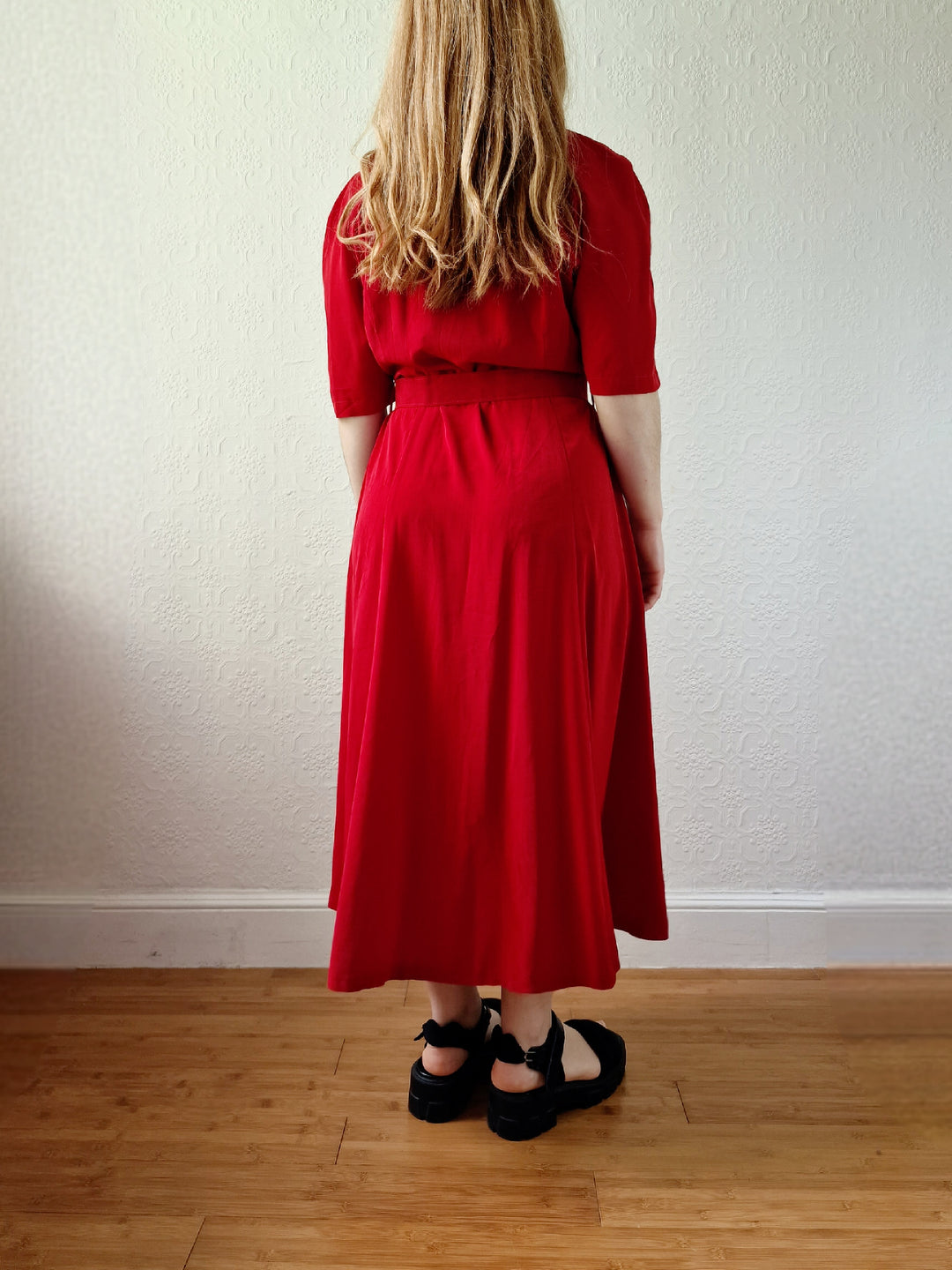 Vintage 80s Cherry Red Midi Dress with Short Sleeves - M