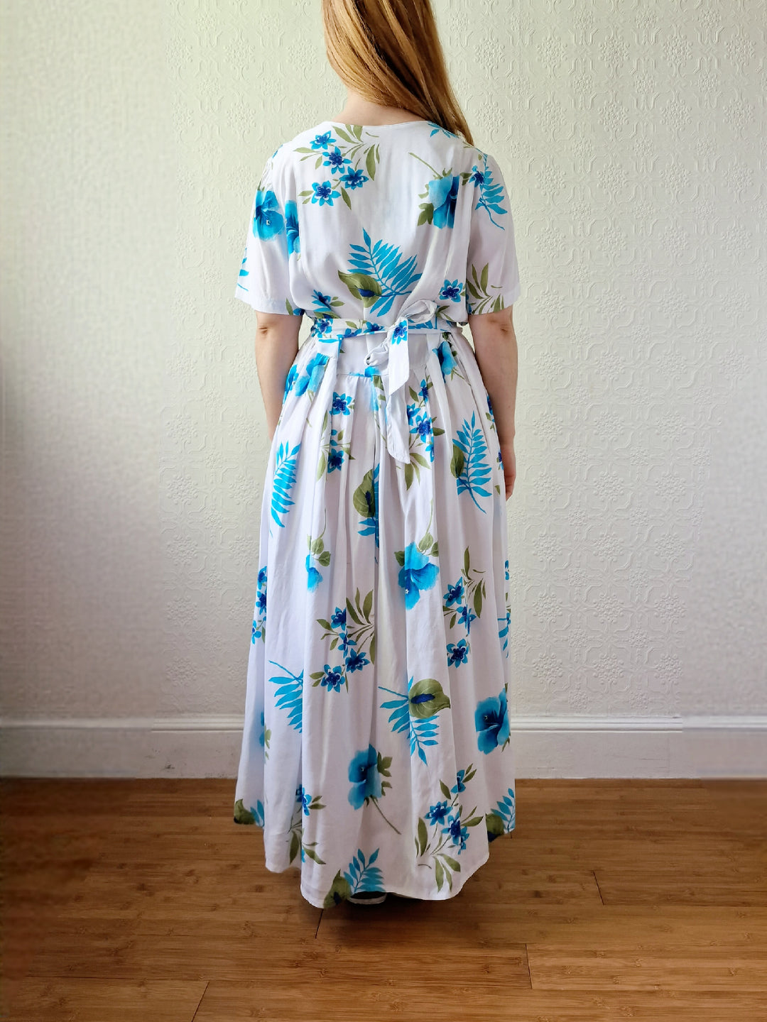 Vintage 90s White & Blue Floral Midi Dress with Short Sleeves - XL