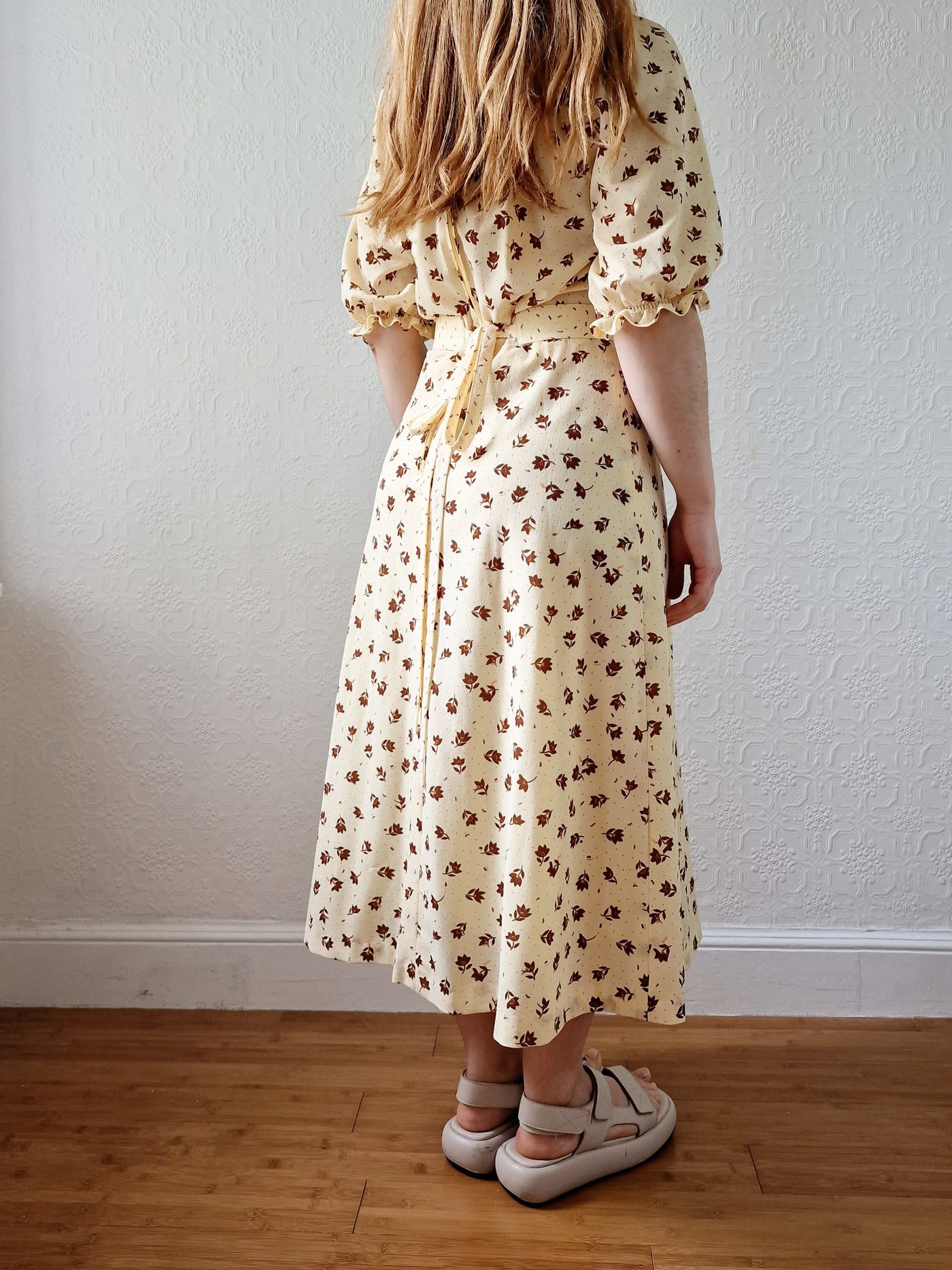 Vintage 70s Yellow Floral Midi Dress with Short Puff Sleeves - S/M