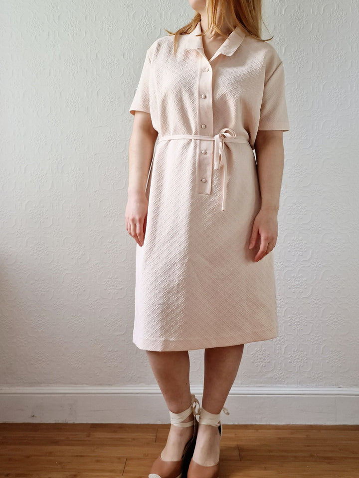 Vintage 70s Pale Cream Pink Knitted Dress with Short Sleeves - L