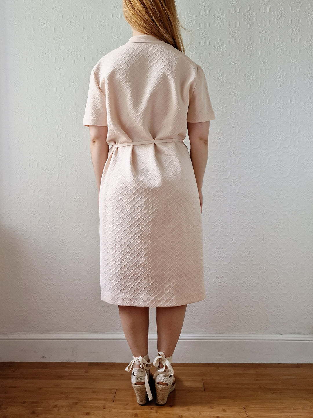 Vintage 70s Pale Cream Pink Knitted Dress with Short Sleeves - L