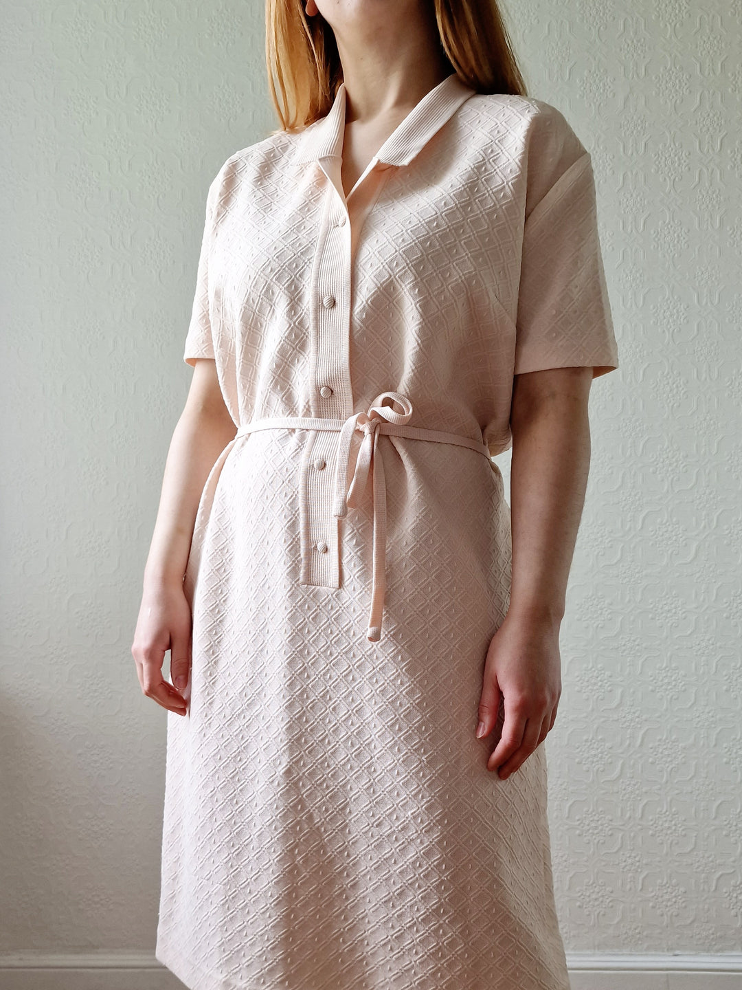 Vintage 70s Pale Cream Pink Knitted Dress with Short Sleeves - L