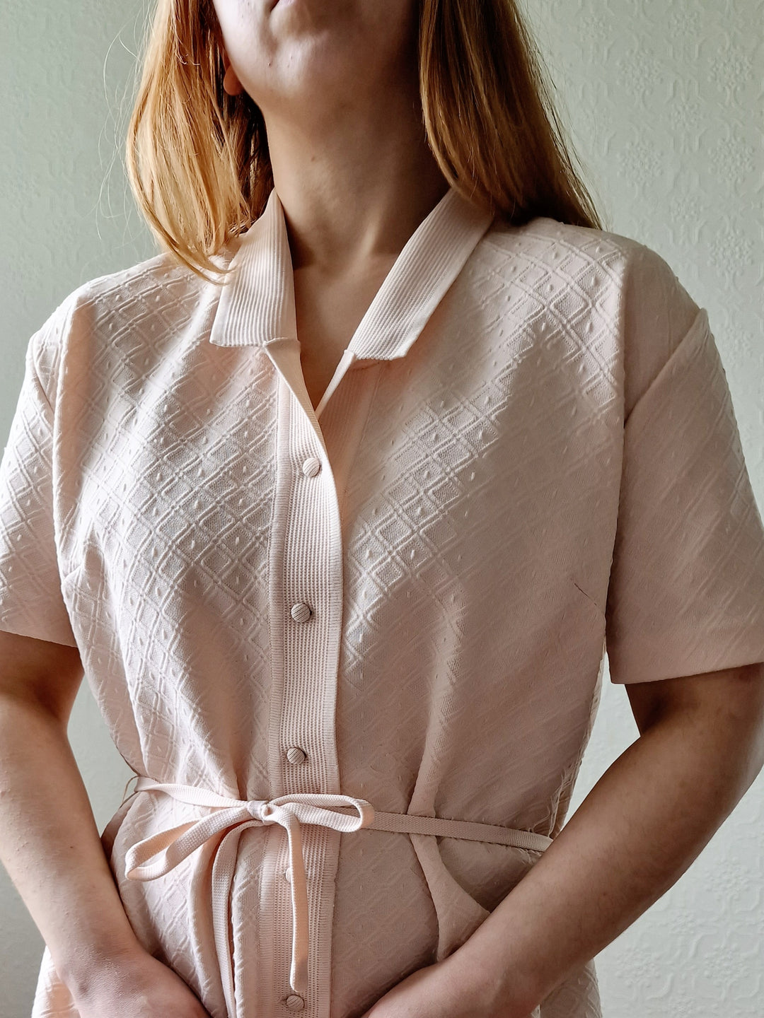 Vintage 70s Pale Cream Pink Knitted Dress with Short Sleeves - L