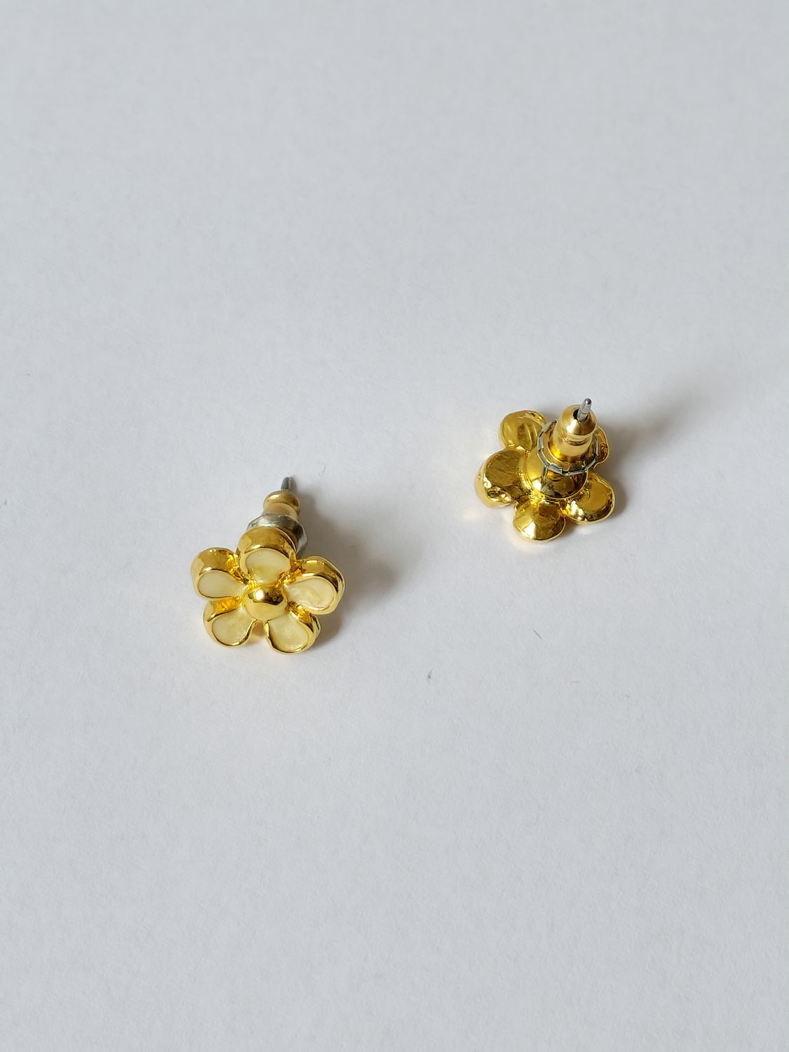 Vintage 80s Gold Plated Flower Enamel Stud Earrings