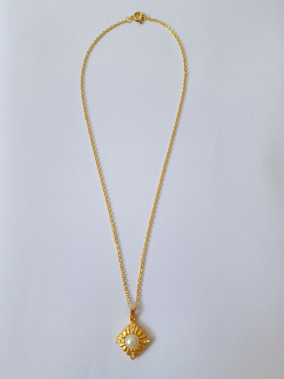 Vintage Gold Plated Thin Cable Chain Pendant Necklace with Pearl and Crystals