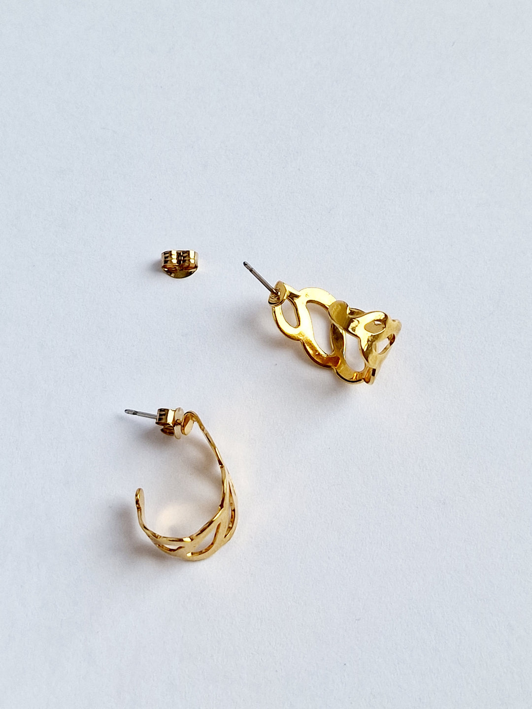 Vintage 80s Gold Plated Minimal Cutout Hoop Earrings