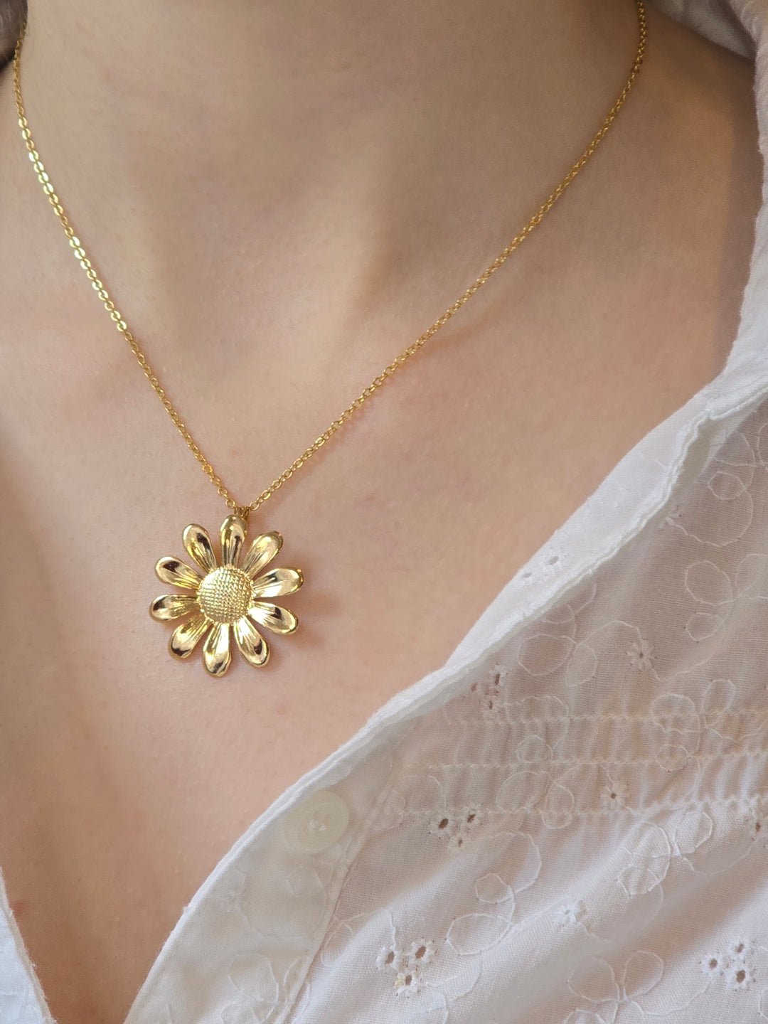 Vintage Gold Plated Cable Chain Necklace With Big Flower Charm