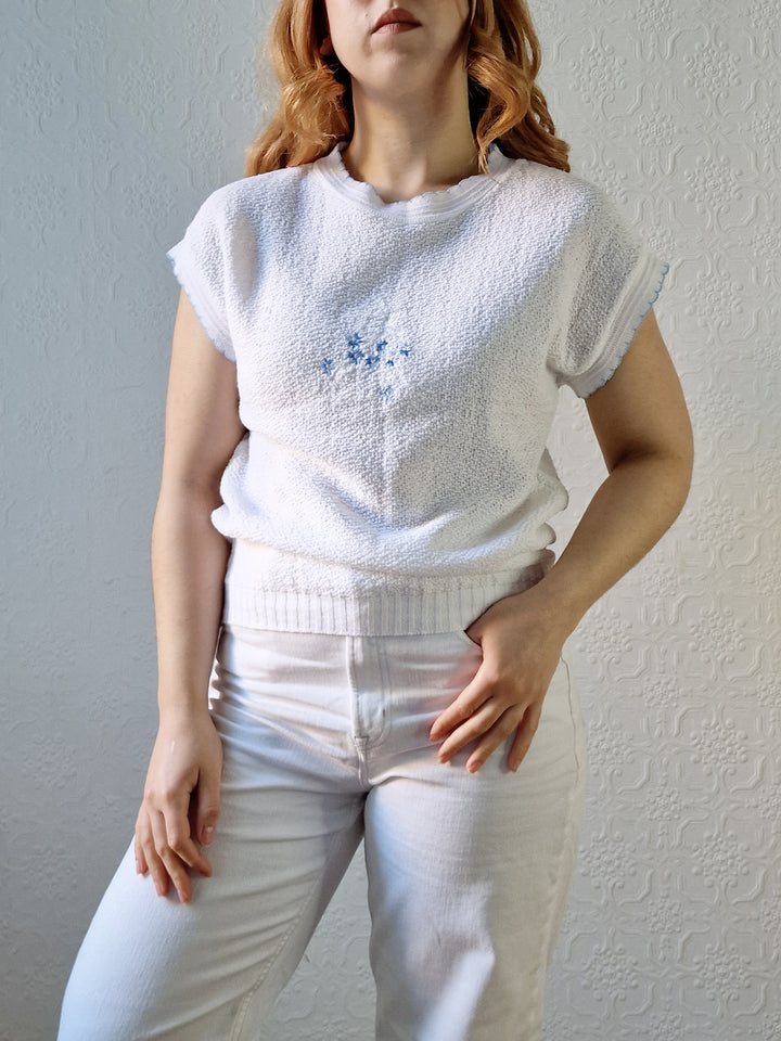 Vintage 80s White Crew Neck Knitted Jumper Top with Blue Floral Embroidery - S