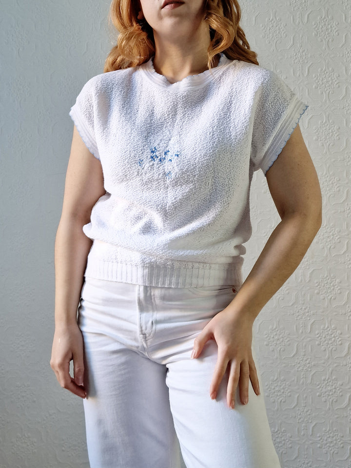 Vintage 80s White Crew Neck Knitted Jumper Top with Blue Floral Embroidery - S