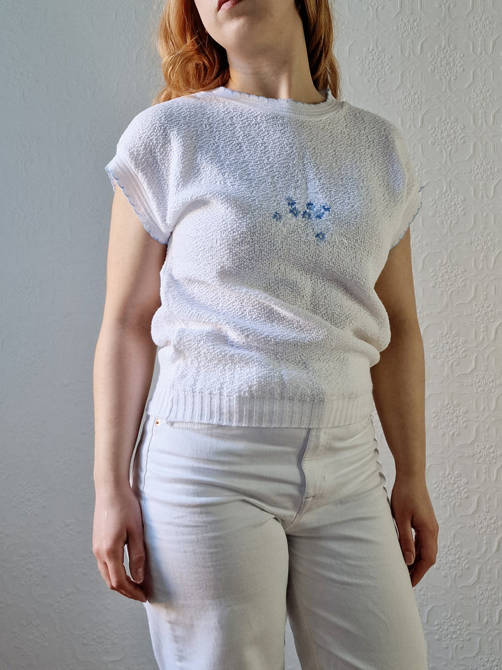 Vintage 80s White Crew Neck Knitted Jumper Top with Blue Floral Embroidery - S