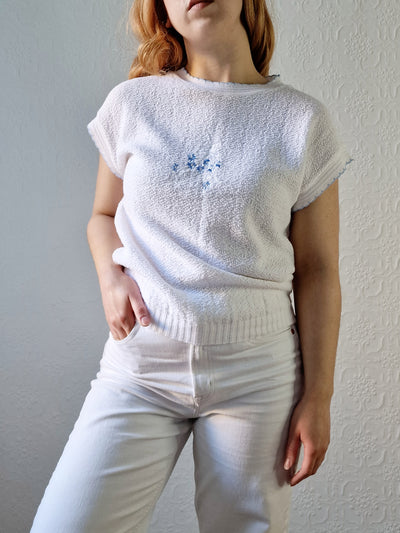 Vintage 80s White Crew Neck Knitted Jumper Top with Blue Floral Embroidery - S