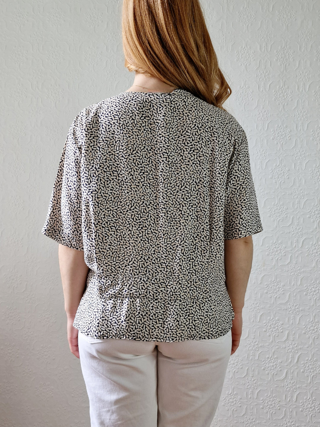 Vintage 80s Black & Beige Abstract Pattern Blouse with Short Sleeves - M