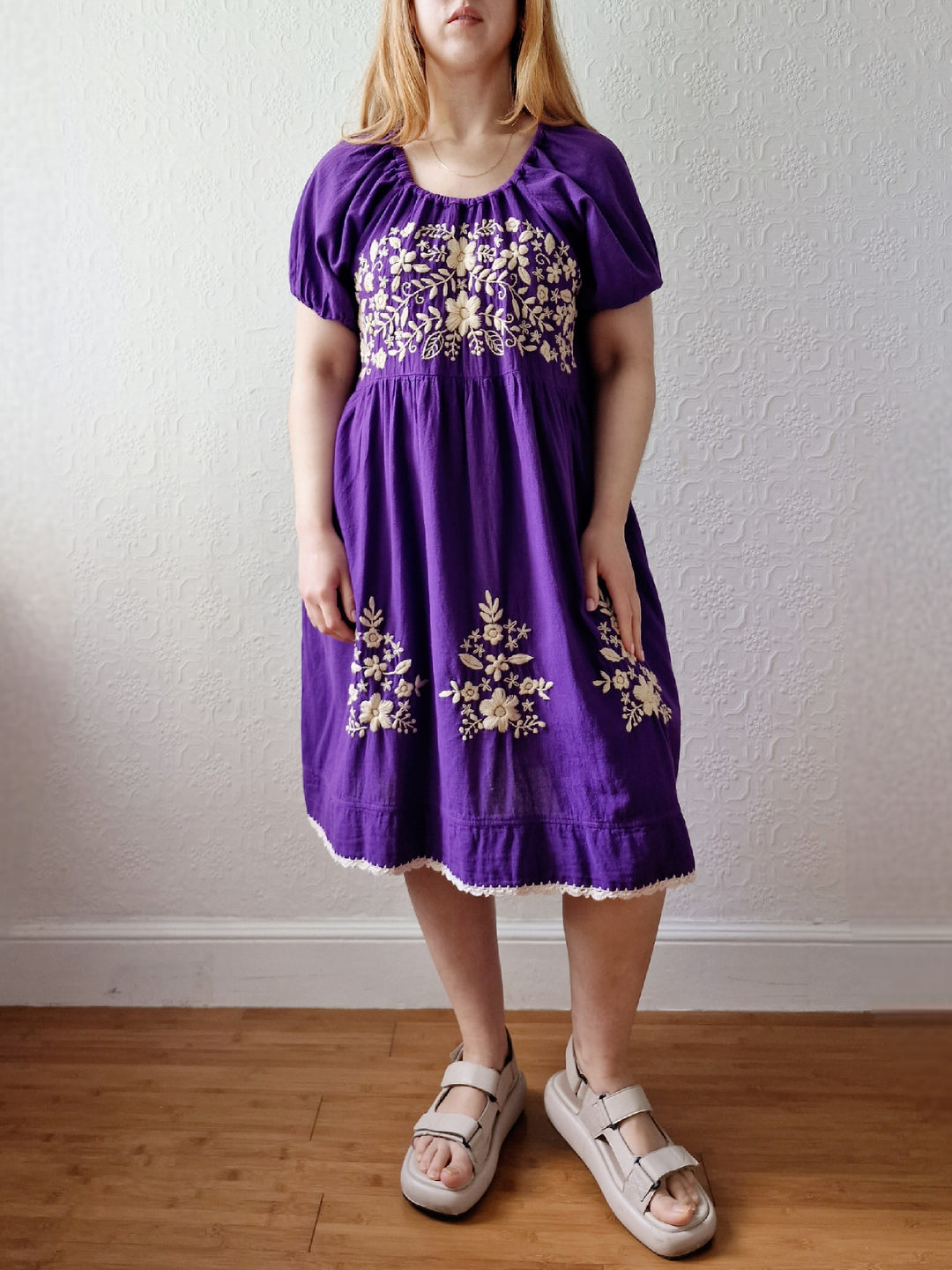 Vintage Purple Folk Style Embroidered Midi Dress with Puff Sleeves - M