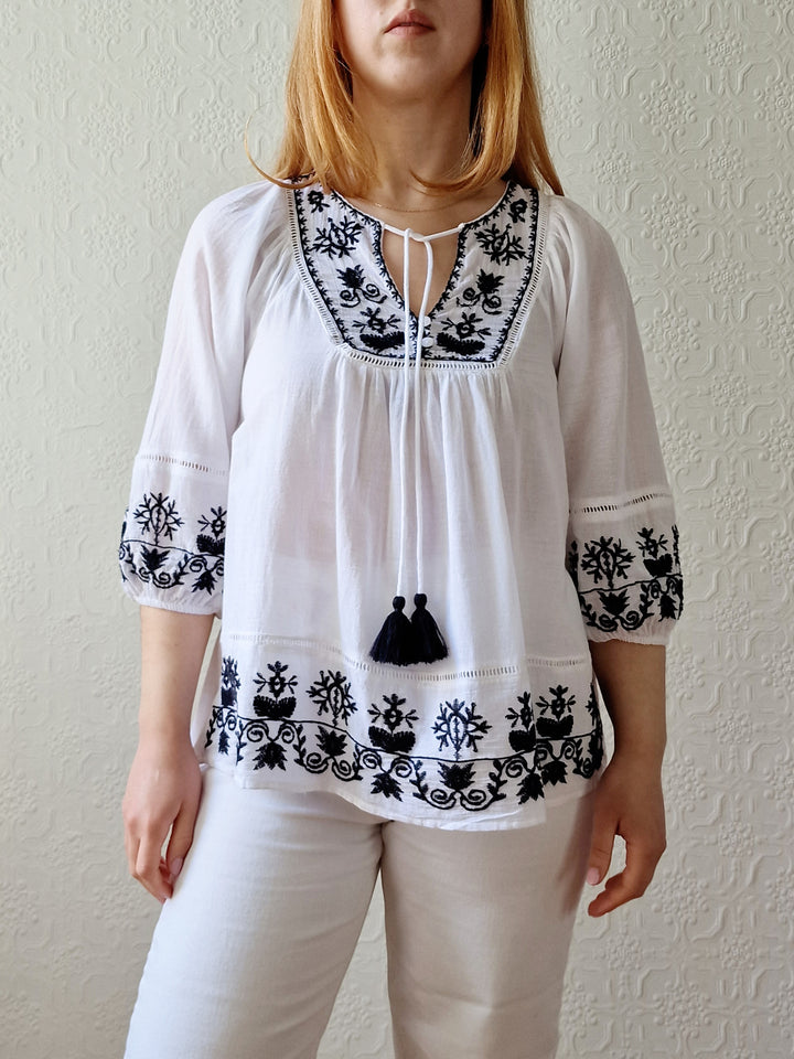 Vintage White Cotton Folk Blouse with Black Embroidery - S/M