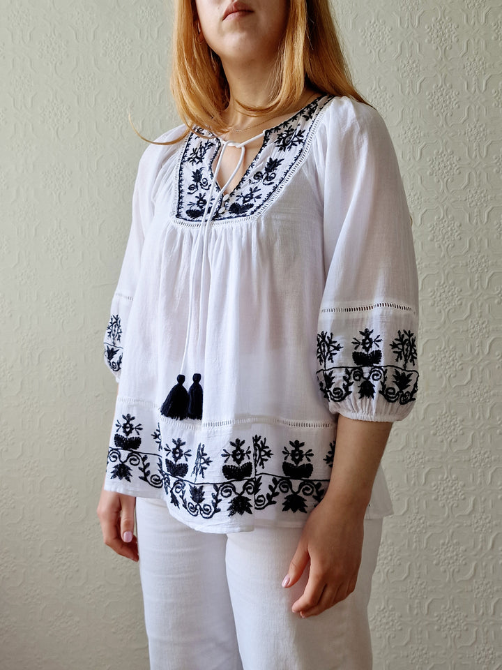 Vintage White Cotton Folk Blouse with Black Embroidery - S/M