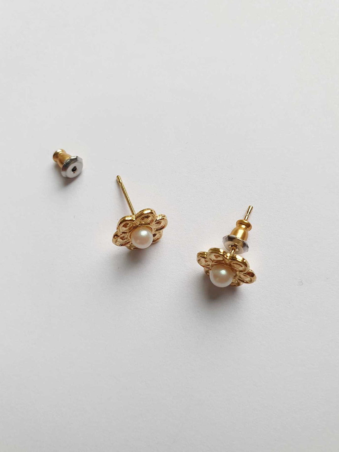 Vintage Gold Plated Flower Stud Earrings with Faux Pearl