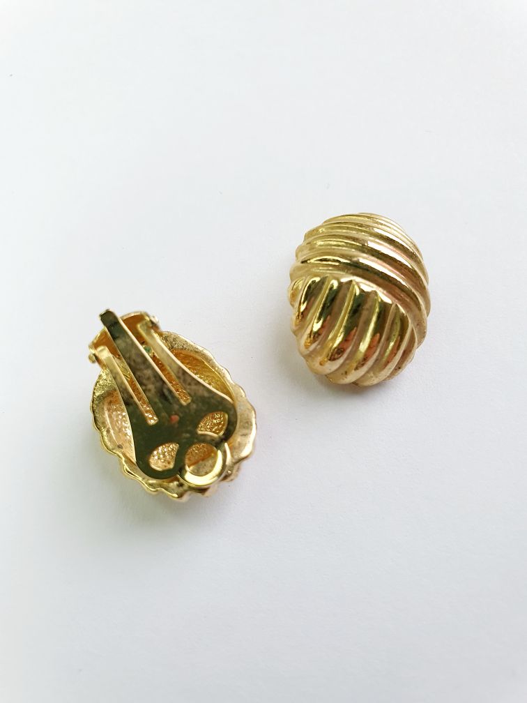 Vintage Gold Toned 1980s Clip On Earrings