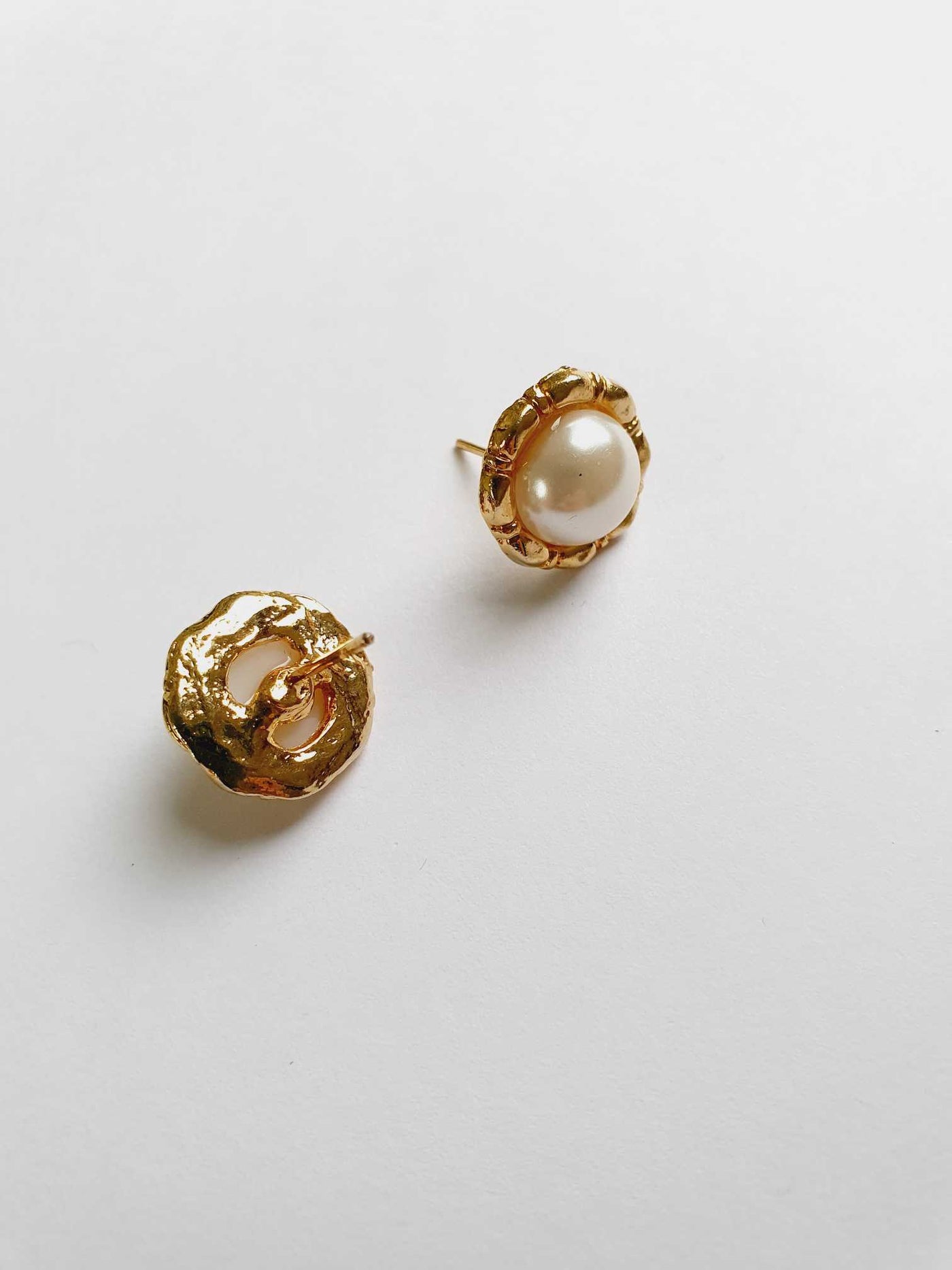 Vintage Gold Toned Pearl Stud Earrings