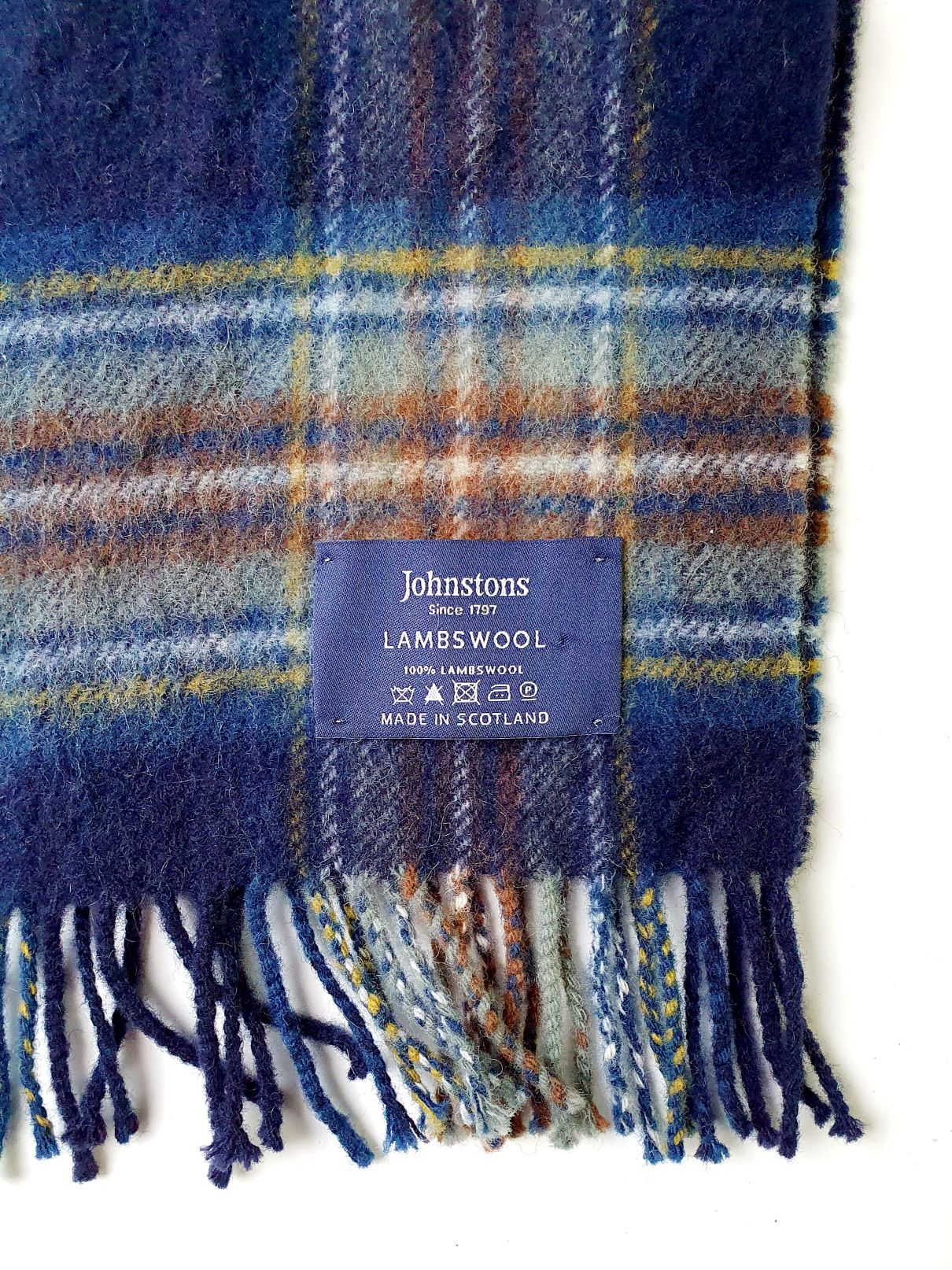 Johnstons of Elgin Lambswool Scarf – TORN vintage