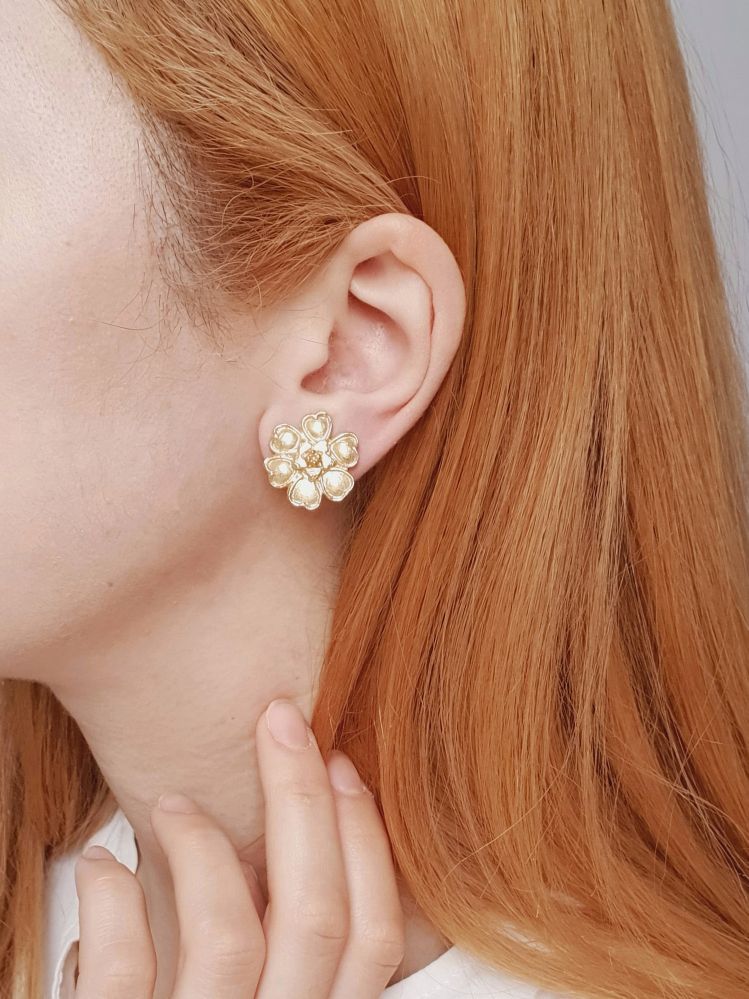 Vintage Gold Toned Flower Clip On Earrings