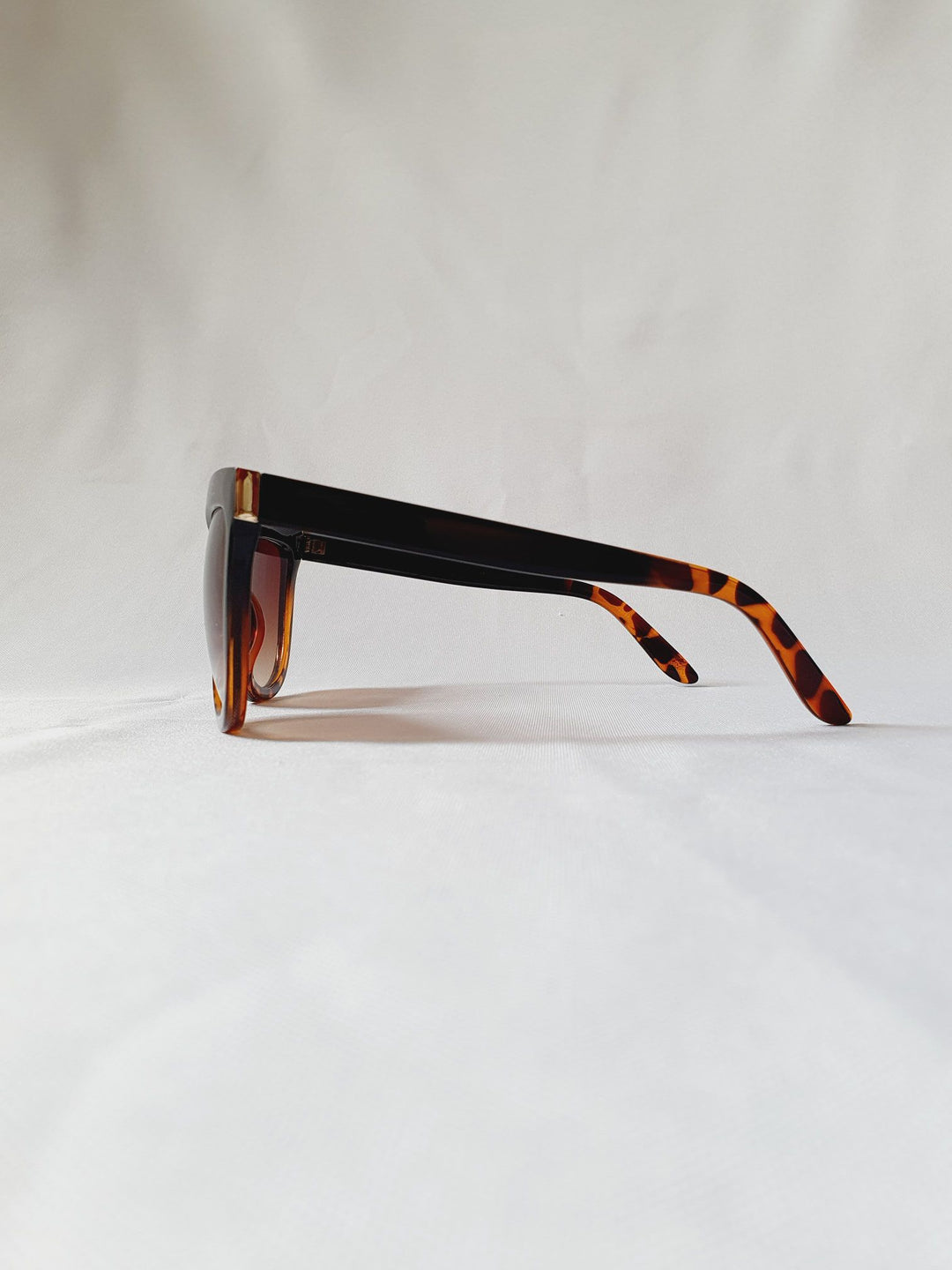 Vintage Sunglasses 32