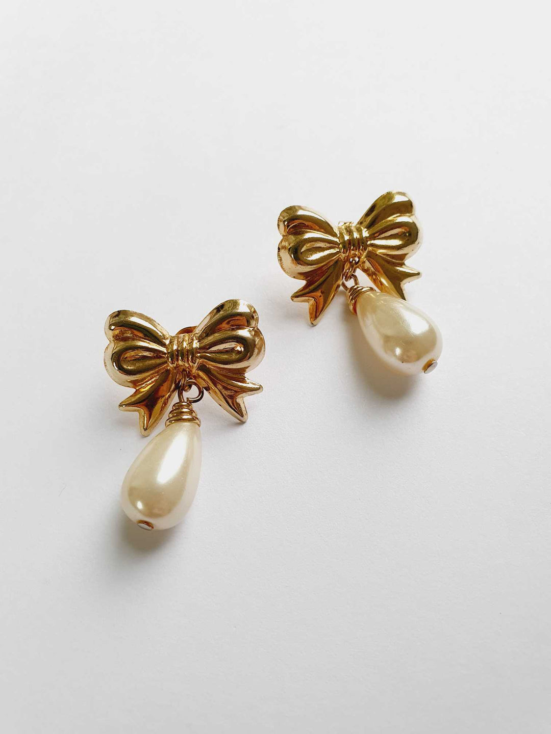 Vintage Gold Toned Bow & Drop Pearl Earrings