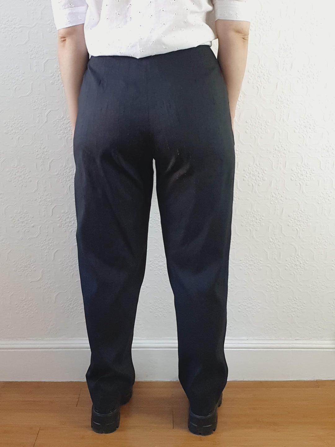 Vintage 100% Silk High Waisted Black Summer Trousers - S